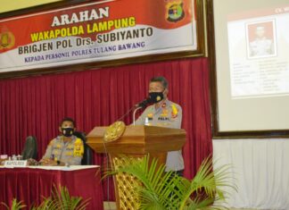 Wakapolda Lampung Brigjen Pol Drs. Subiyanto memberikan arahan kepada personel Polres Tulang Bawang saat kunker