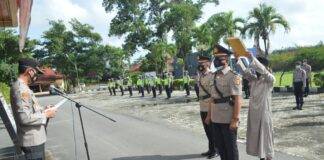 Kapolres Tulang Bawang AKBP Andy Siswantoro, SIK mengambil sumpah Iptu Holili sebagai Kapolsek Menggala yang baru