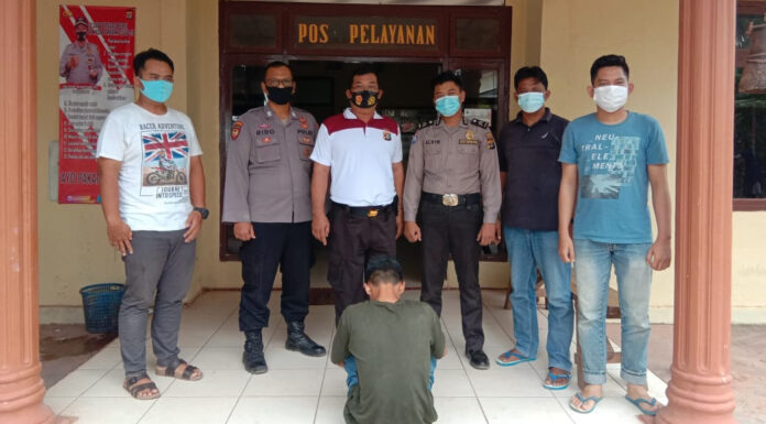 Seorang warga Desa Simpang Pematang, Kecamatan Simpang Pematang, Kabupaten Mesuji berinisial PK (24), diringkus Polsek Rawa Jitu Selatan karena mengeroyok mahasiswa di Jalan Poros, Kampung Bumi Ratu, Kecamatan Rawa Jitu Selatan