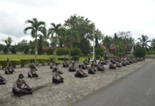100 Personel Polres Tulang Bawang yang terlibat BKO ke Polres Lampung Tengah untuk Pam Pilkada Tahun 2020 saat menerima arahan dari Kapolres Tulang Bawang
