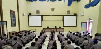 Kapolres Tulang Bawang pimpin apel serpas 100 personelnya di GSG Wira Satya sebelum berangkat BKO ke Lampung Tengah