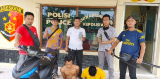 Dua warga Banjar Agung pelaku perampokan berinisial SN als SA (24) dan SD als SR (26), saat berada di Mapolsek Banjar Agung