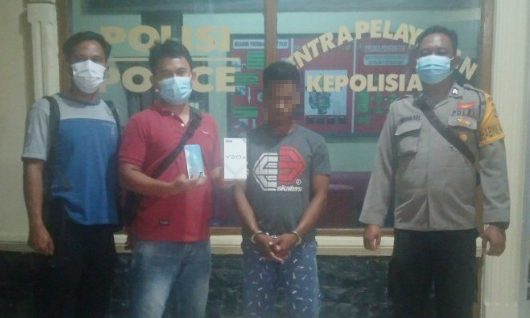 Seorang residivis berinisial JI als J (25), diringkus Polsek Banjar Agung karena menggasak gawai