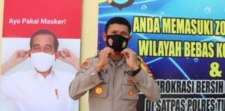 Kapolres Tulang Bawang AKBP Andy Siswantoro, SIK imbau warga untuk selalu memakai masker saat berada di luar rumah