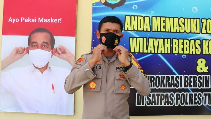 Kapolres Tulang Bawang AKBP Andy Siswantoro, SIK imbau warga untuk selalu memakai masker saat berada di luar rumah