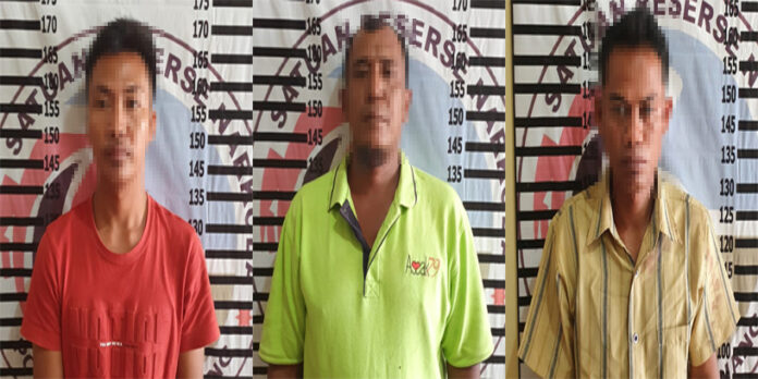 Tiga pengedar narkoba jenis sabu berinisial PP (31), EC (46) dan YS (22), yang diringkus Polisi saat menggerbek lapo tuak yang ada di Kampung Kagungan Rahayu
