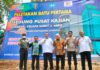 Plt Rektor Unila Moh Sofwan Effendi (dua dari kiri) foto bersama Presiden Direktur Sungai Budi Group Widarto, Gubernur Lampung Arinal Djunaidi, dan Kapolda Lampung Irjen Pol Akhmad Wiyagus.